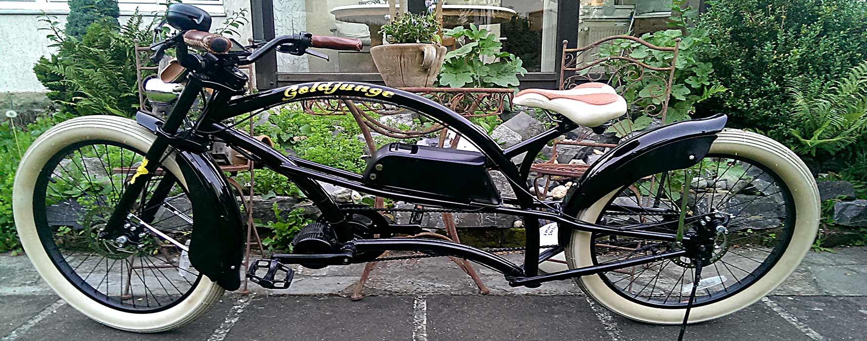 Individuell umgebautes E-Bike mit Mittelmotor